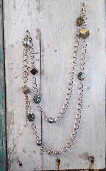 Pearl and crystal necklace - Picture 1 of 4